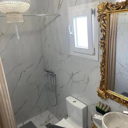ميكونوس سيكريت سبوت